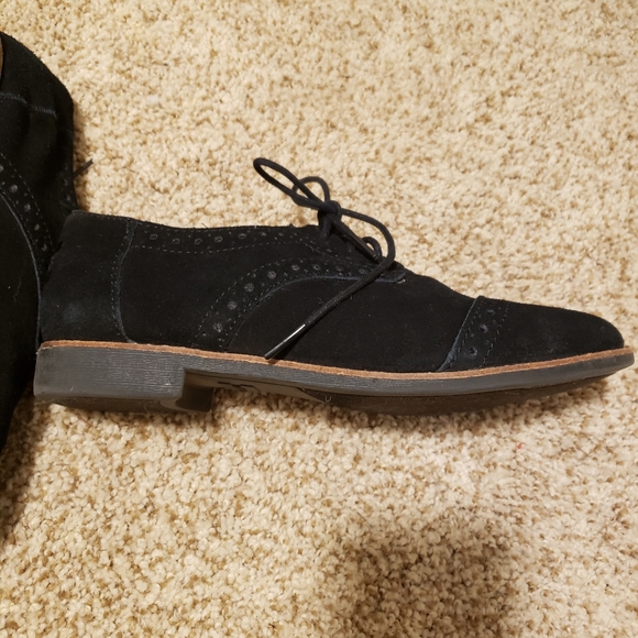 Shoes - Picture 2 of 8